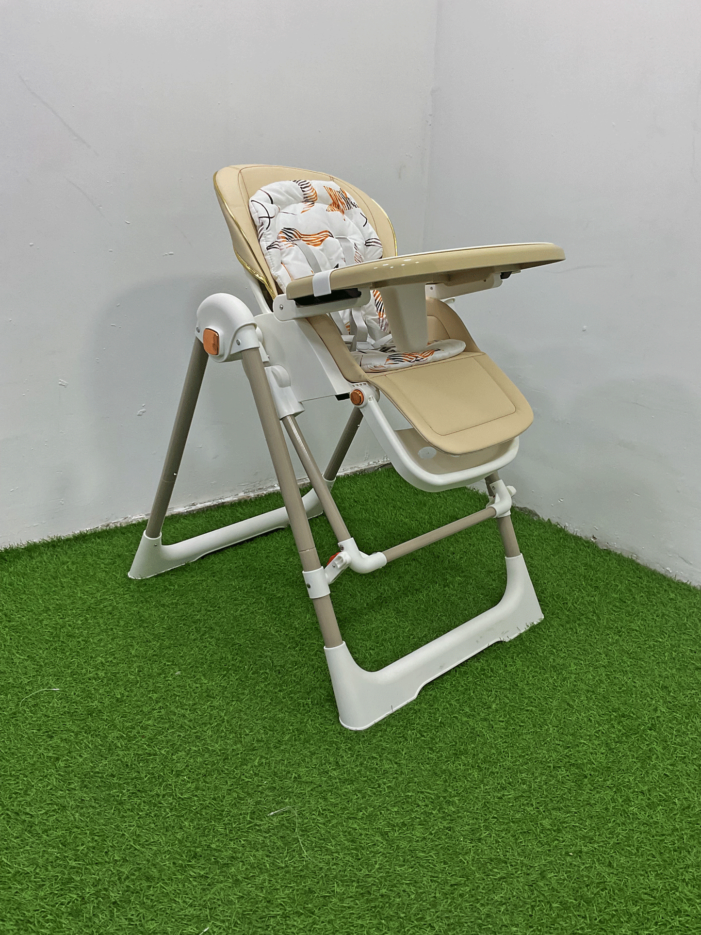 SILLA DE COMER PLEGABLE - KB058826