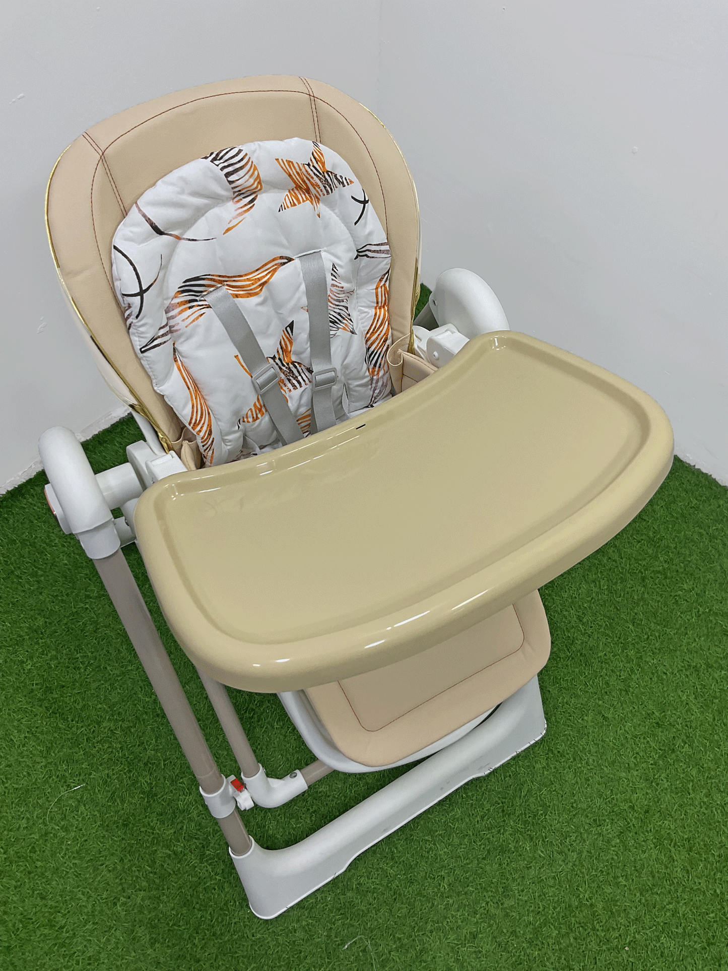 SILLA DE COMER PLEGABLE - KB058826
