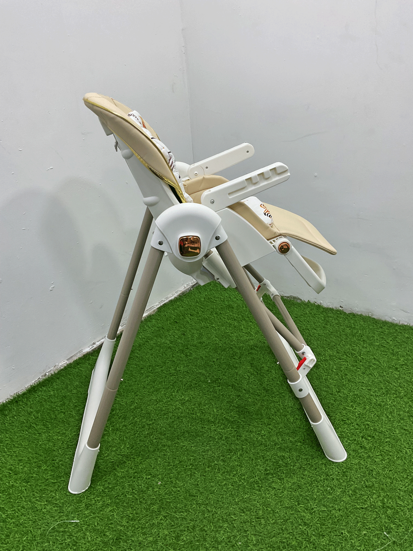 SILLA DE COMER PLEGABLE - KB058826