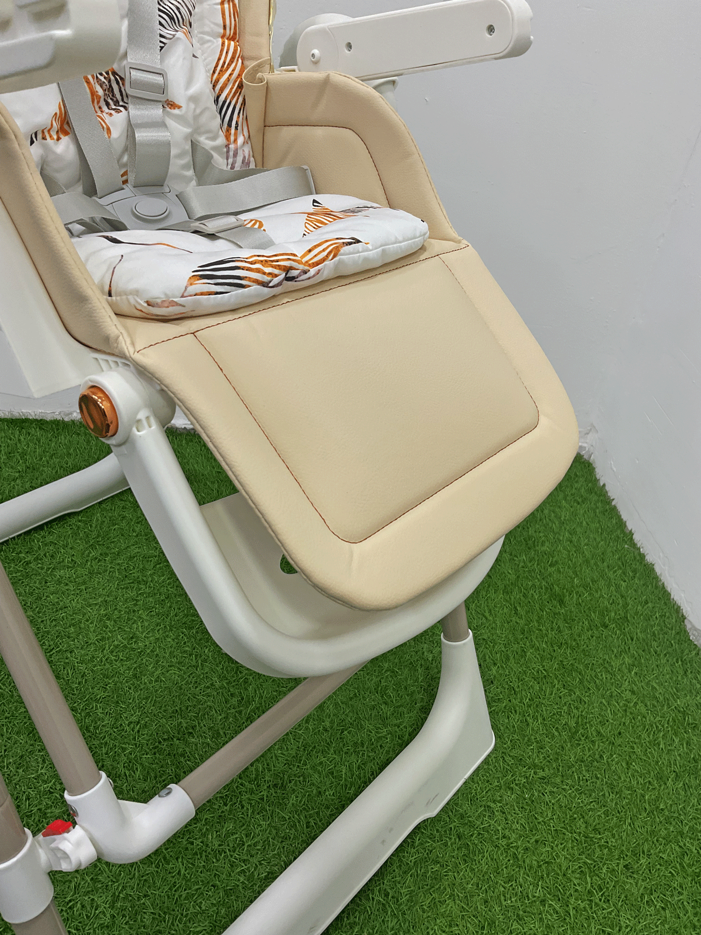 SILLA DE COMER PLEGABLE - KB058826