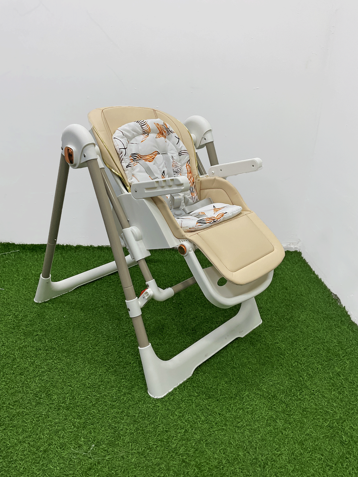 SILLA DE COMER PLEGABLE - KB058826
