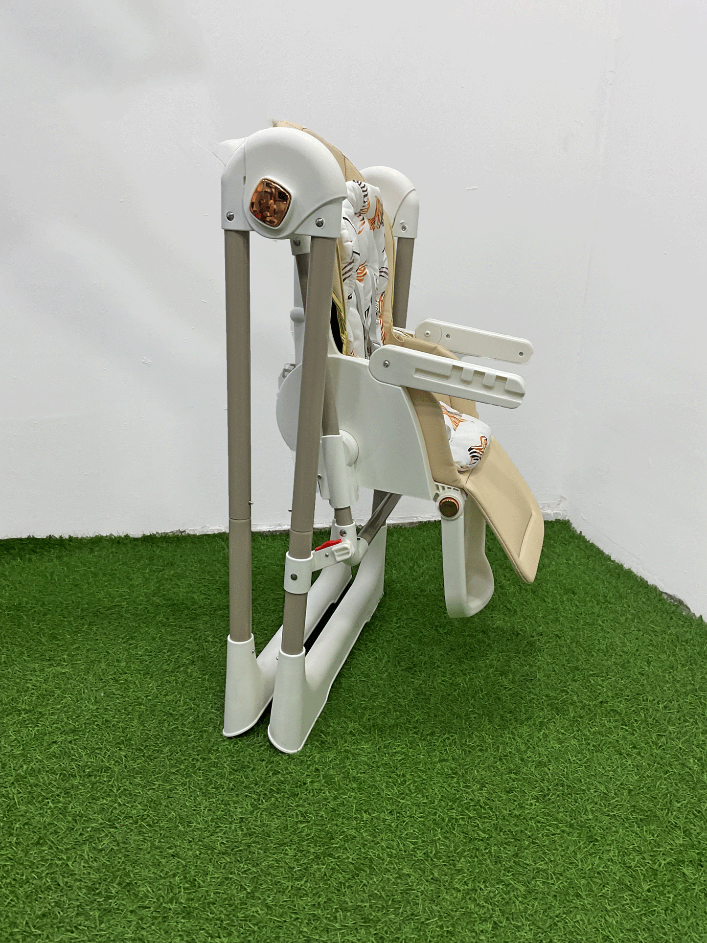 SILLA DE COMER PLEGABLE - KB058826