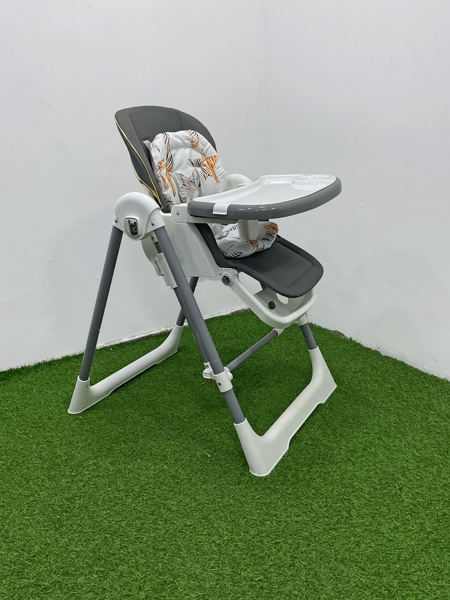 SILLA DE COMER PLEGABLE - KB058826