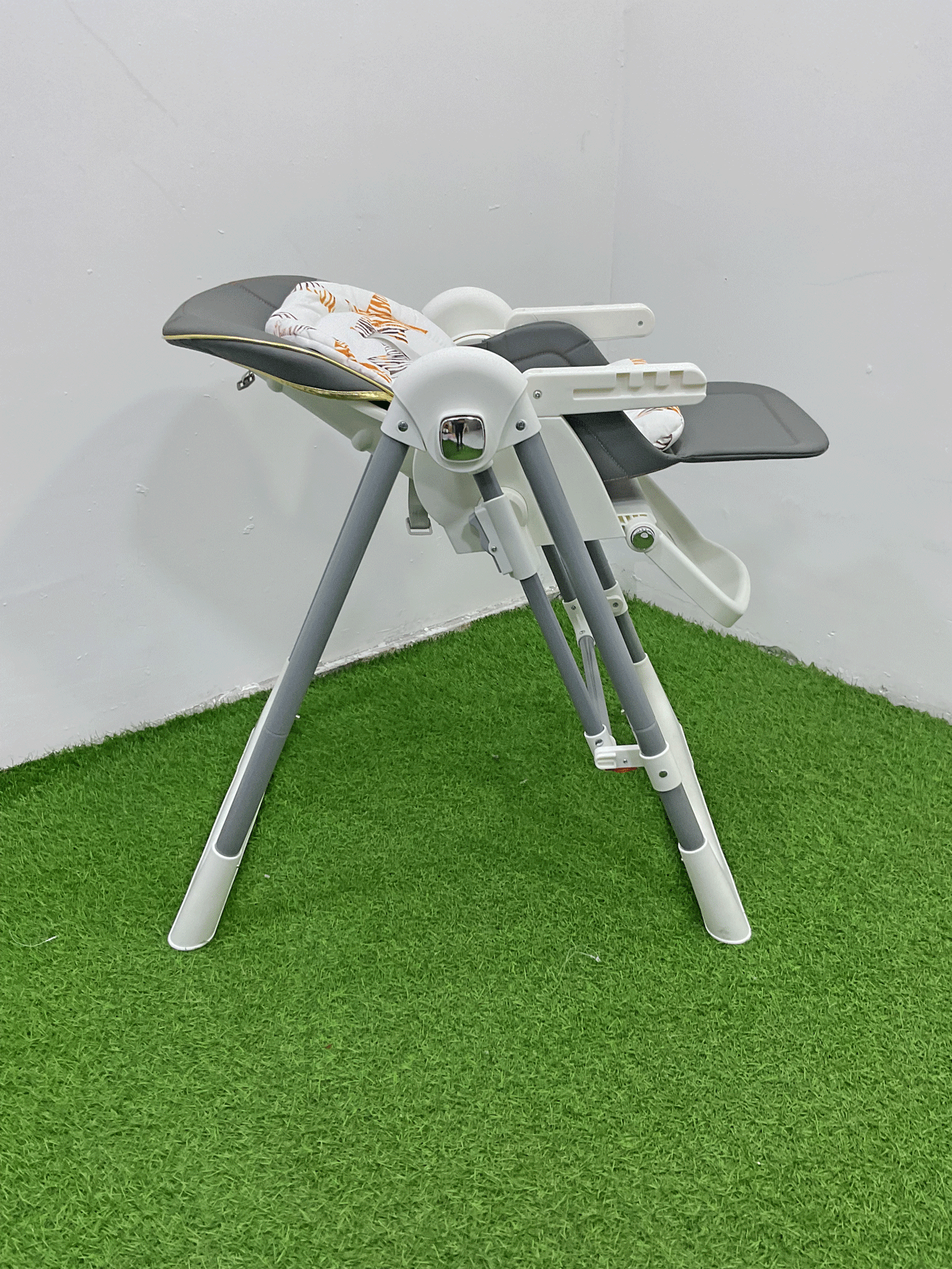 SILLA DE COMER PLEGABLE - KB058826