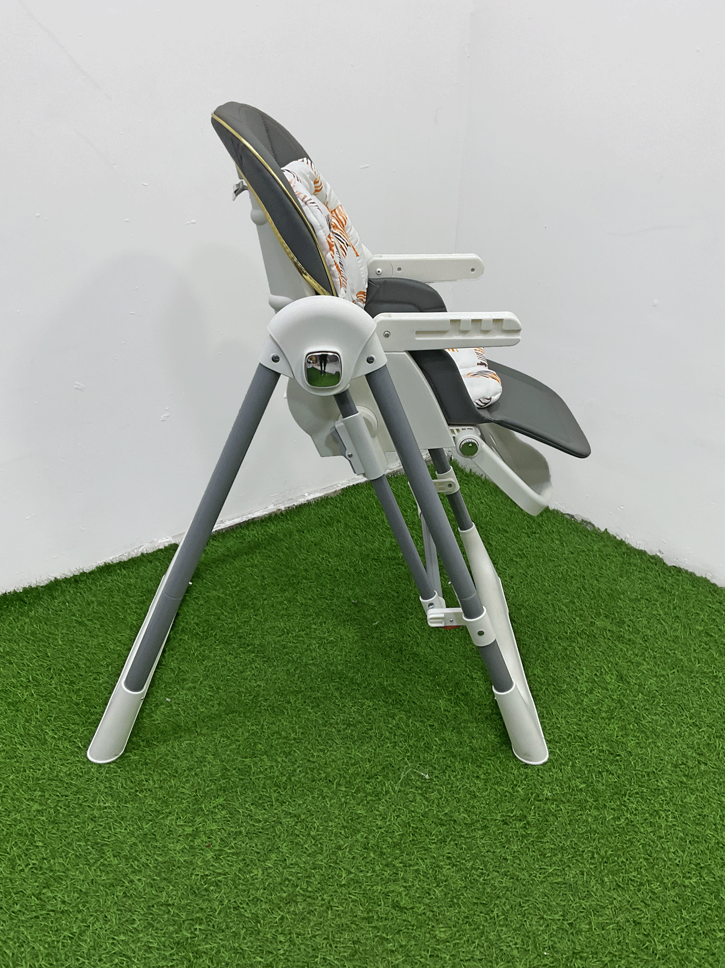 SILLA DE COMER PLEGABLE - KB058826