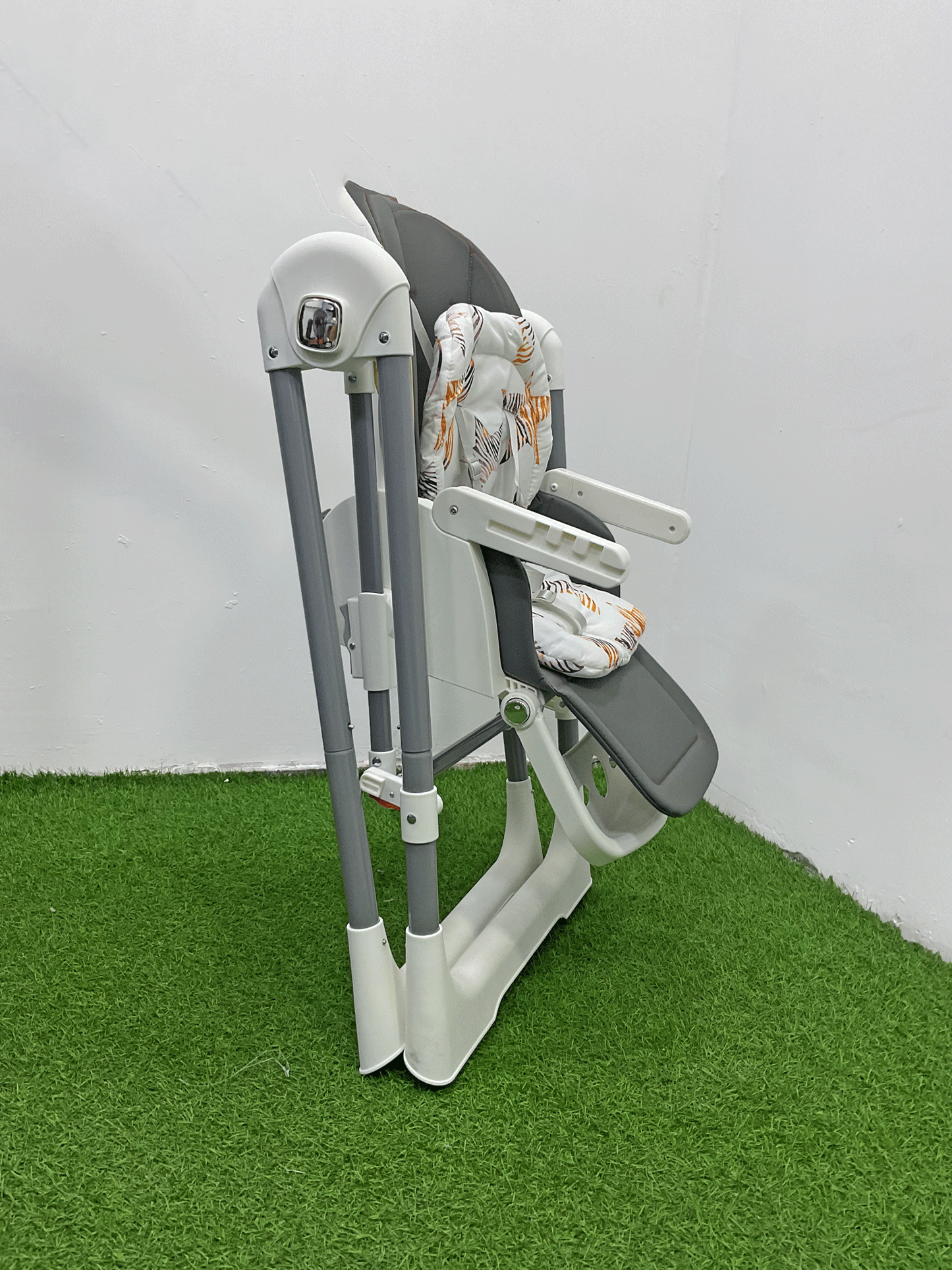 SILLA DE COMER PLEGABLE - KB058826