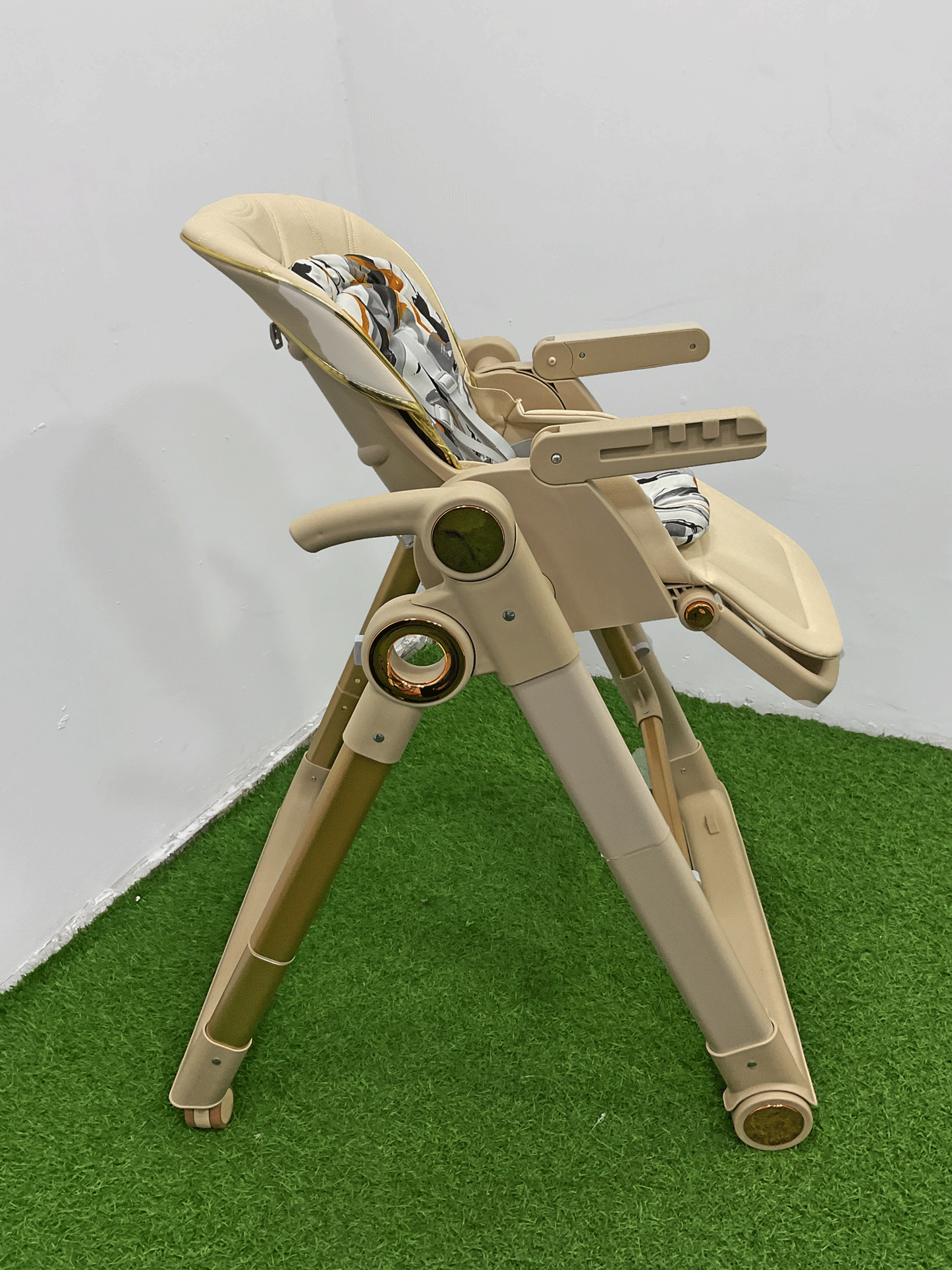 SILLA DE COMER PLEGABLE - KB200999