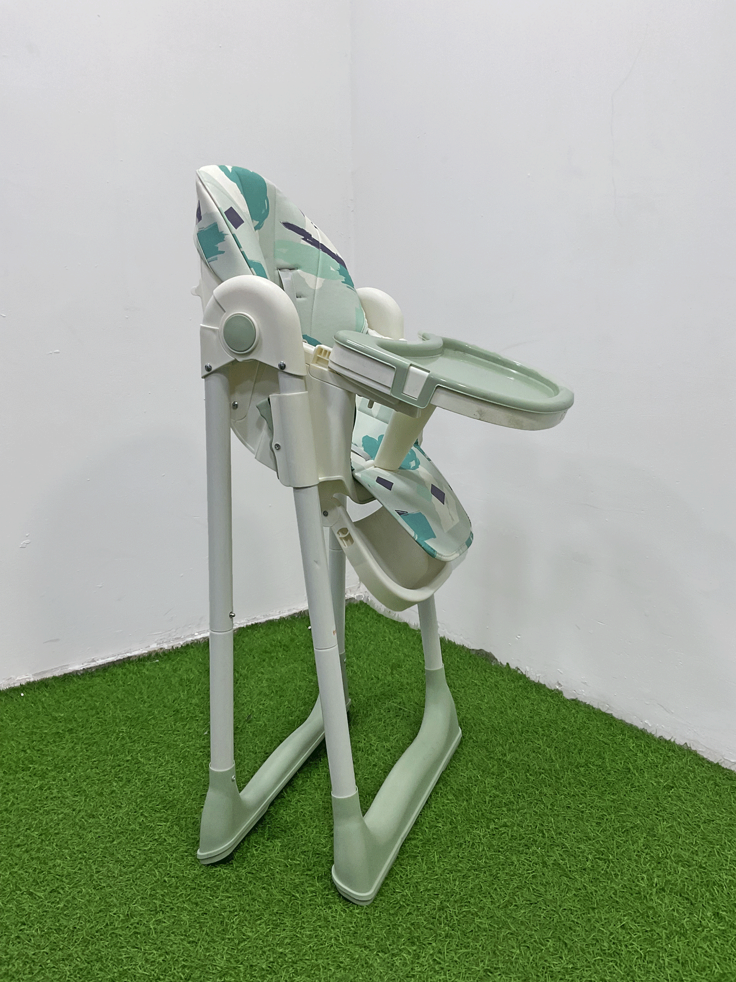 SILLA DE COMER PLEGABLE - KB059049