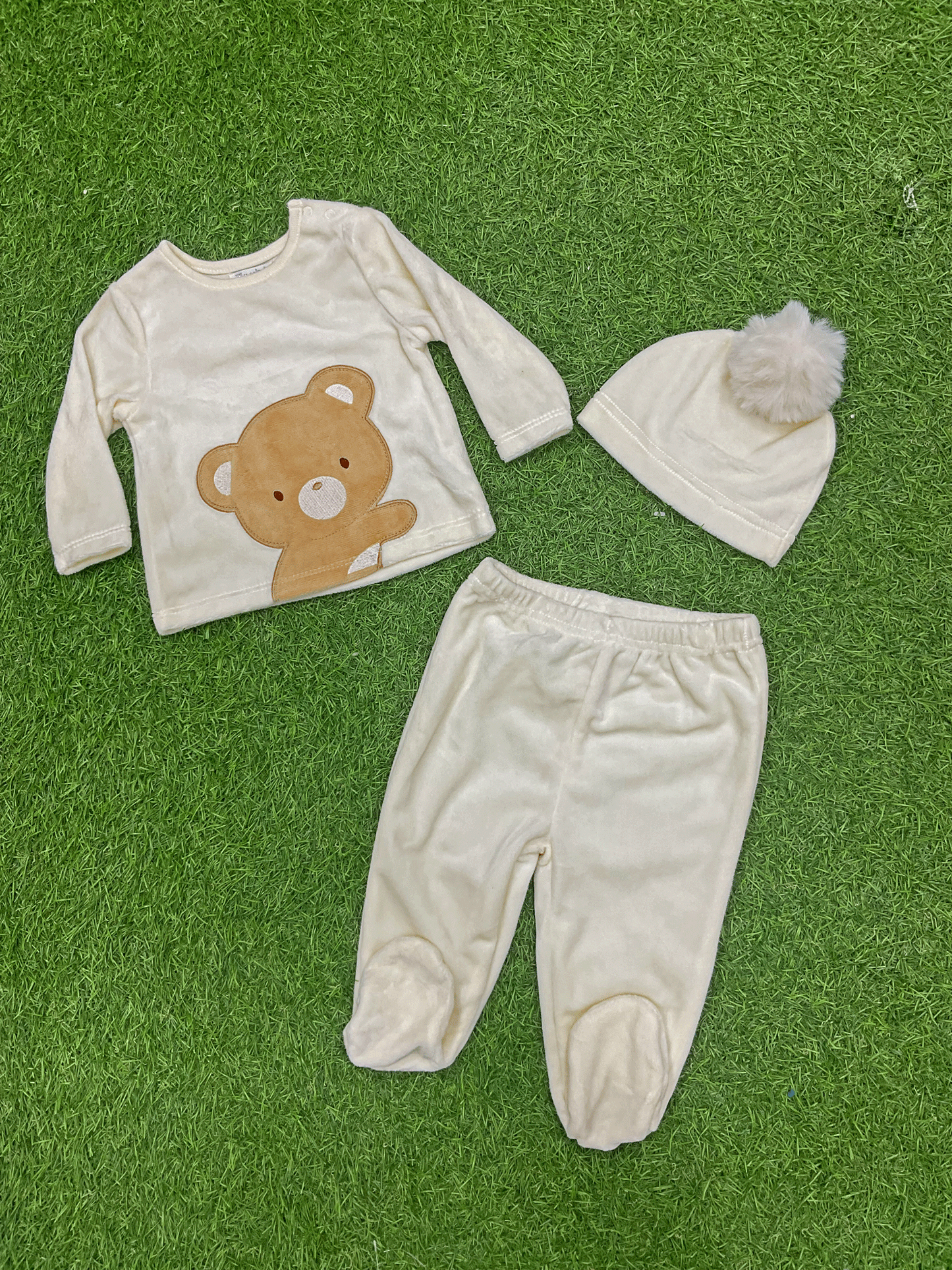Conjunto de tres piezas - MH01098GB