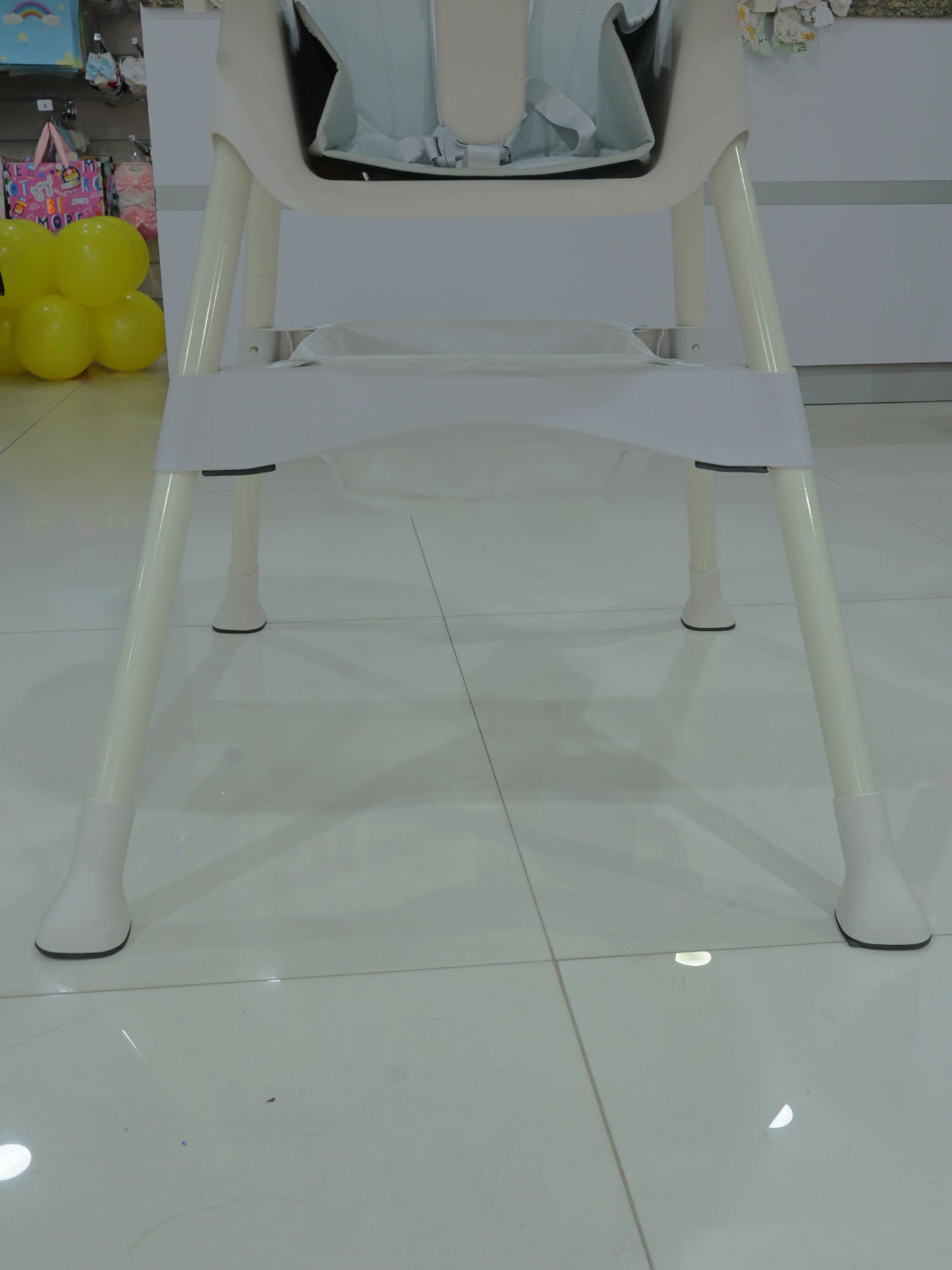 Silla de comer con rueditas -KB035463