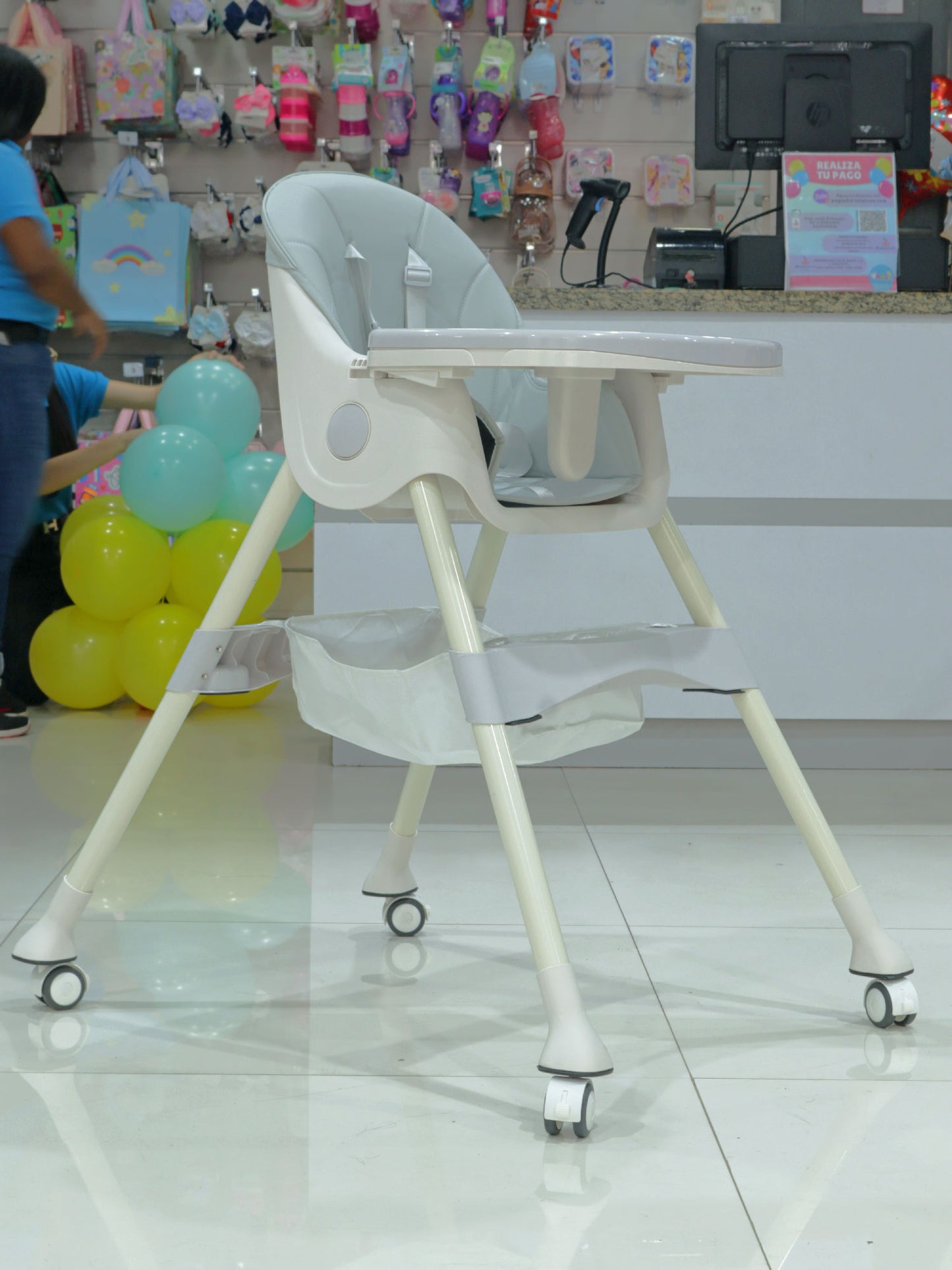 Silla de comer con rueditas -KB035463