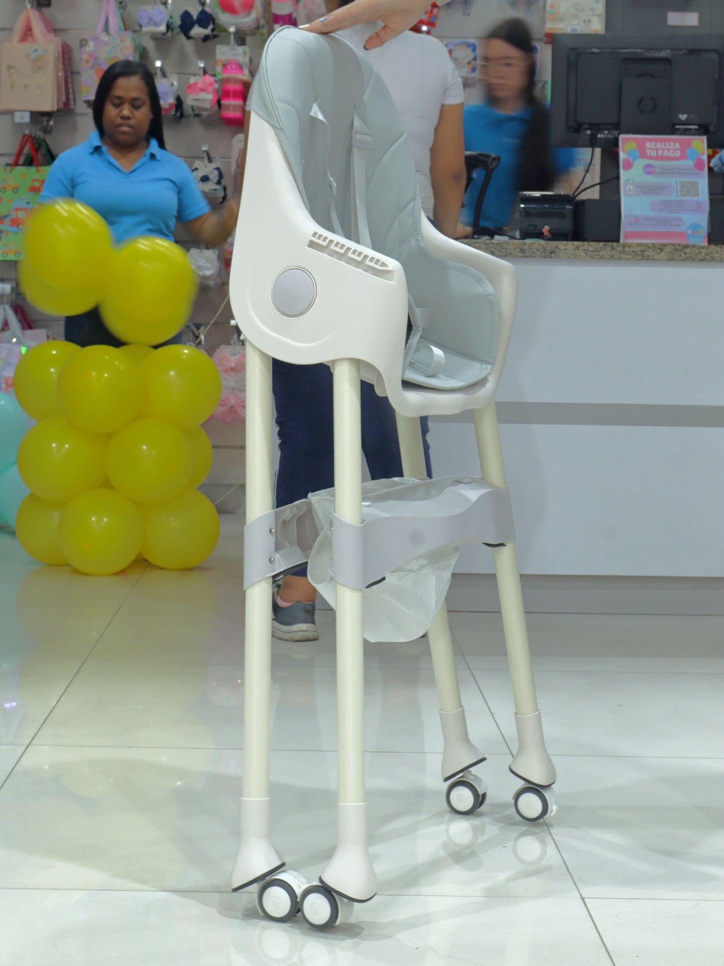 Silla de comer con rueditas -KB035463