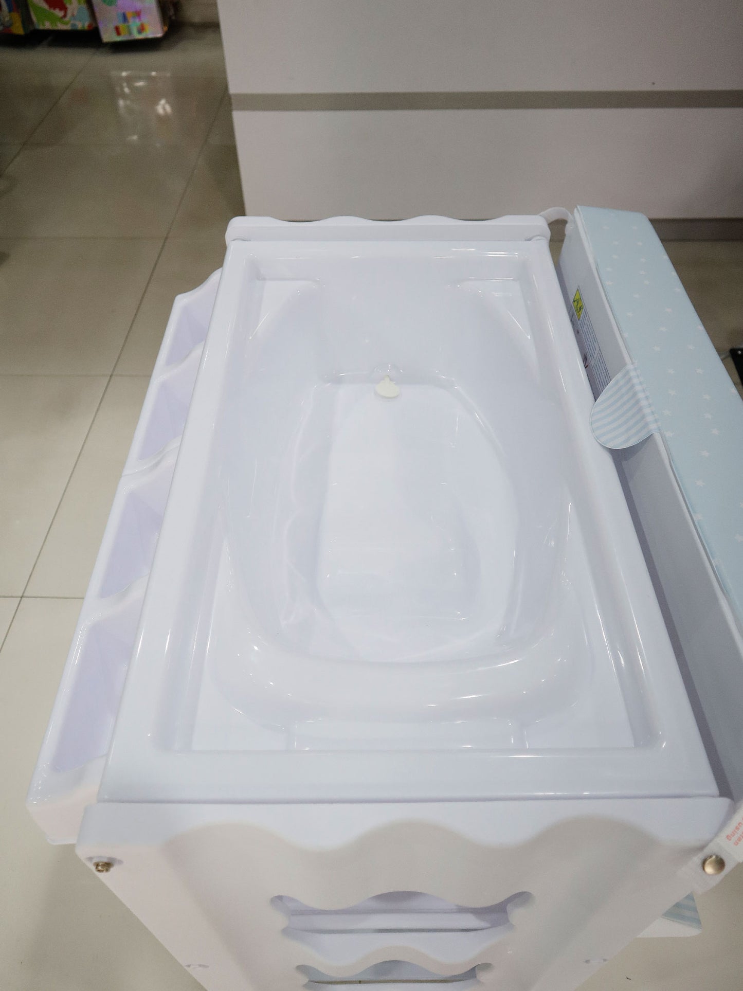 Bañera con cambiador - BTB5255