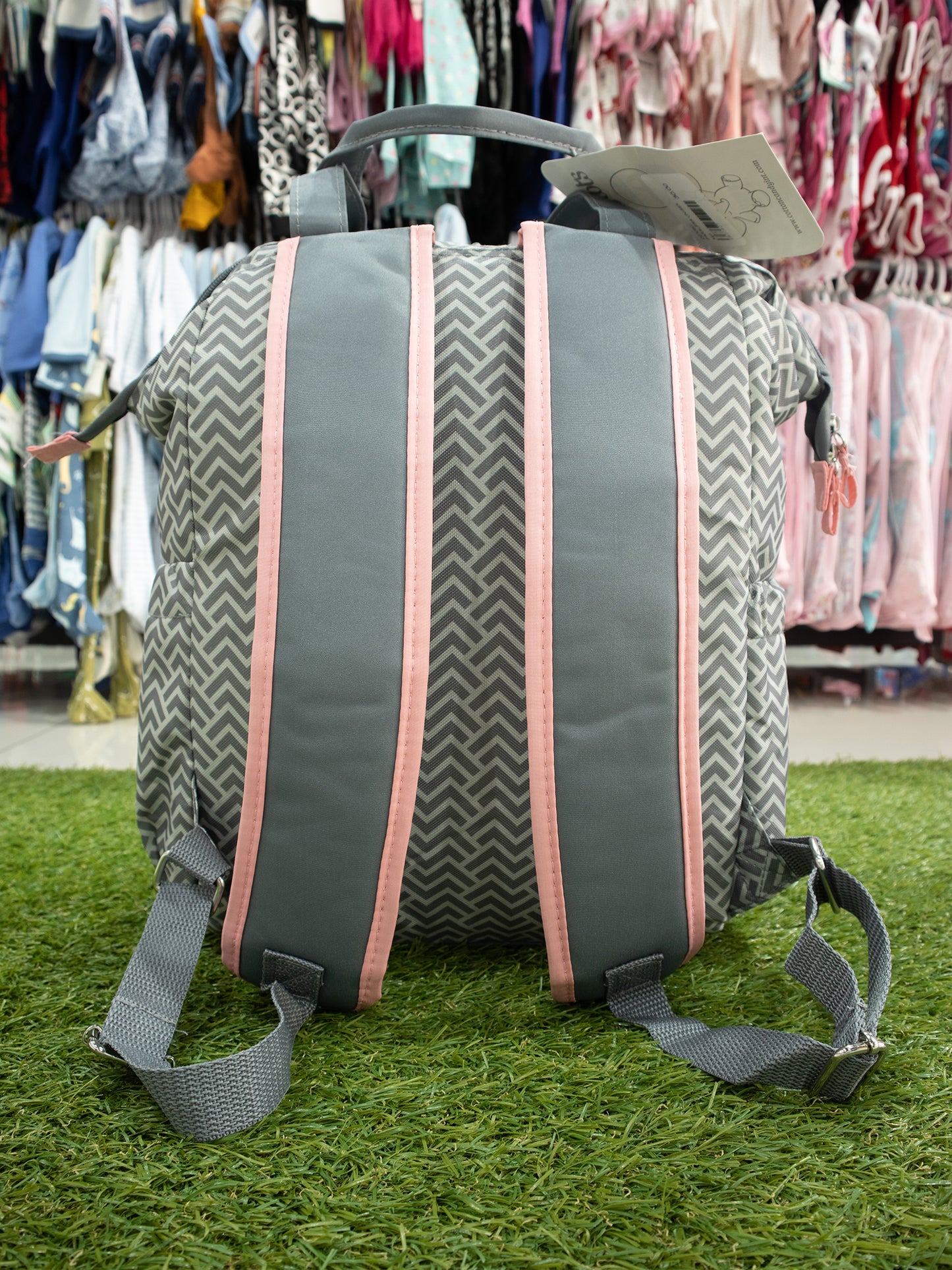 Pañalera tipo morral gris con rosado - DB30607