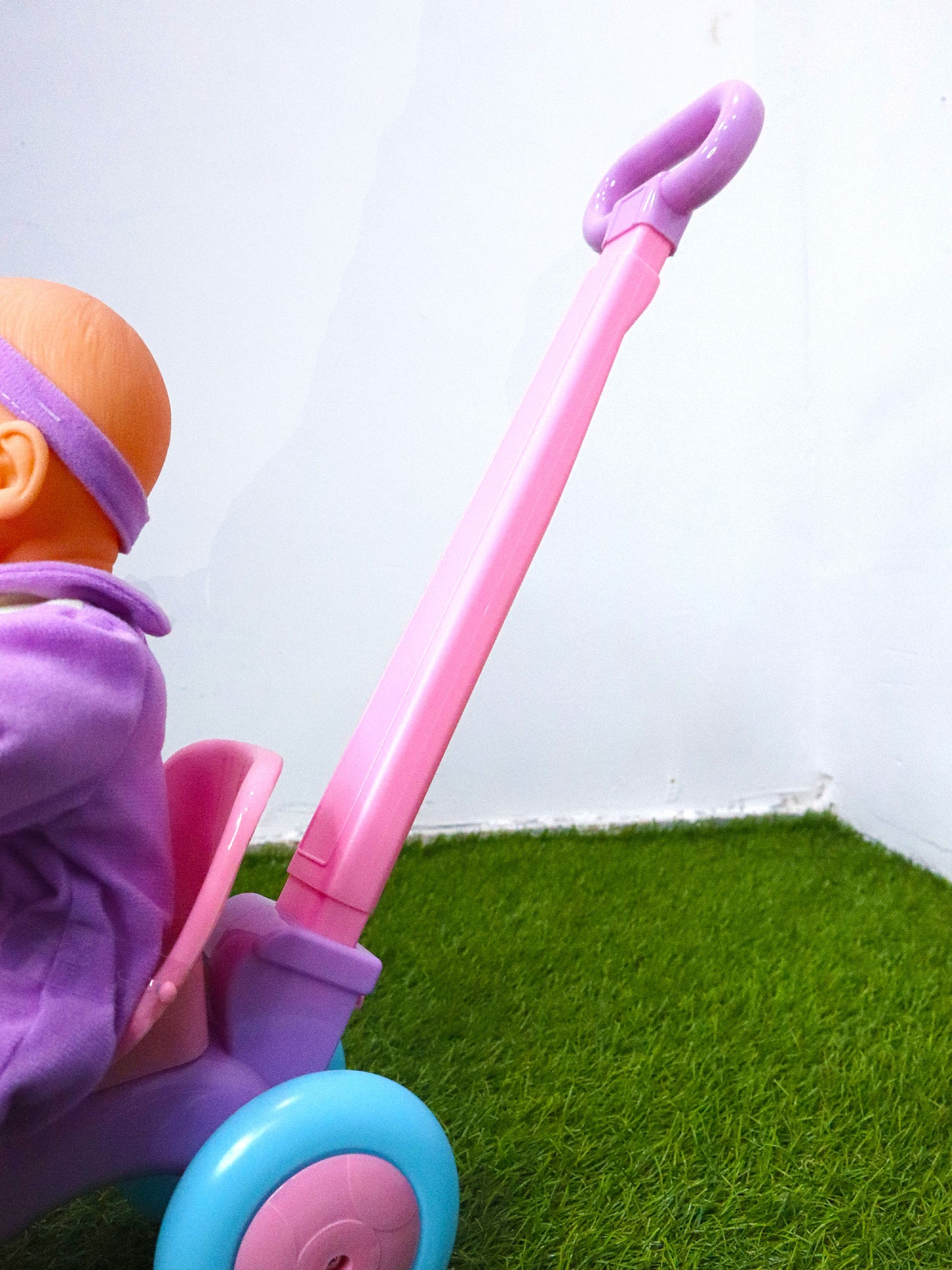 Bebé con triciclo - NN55