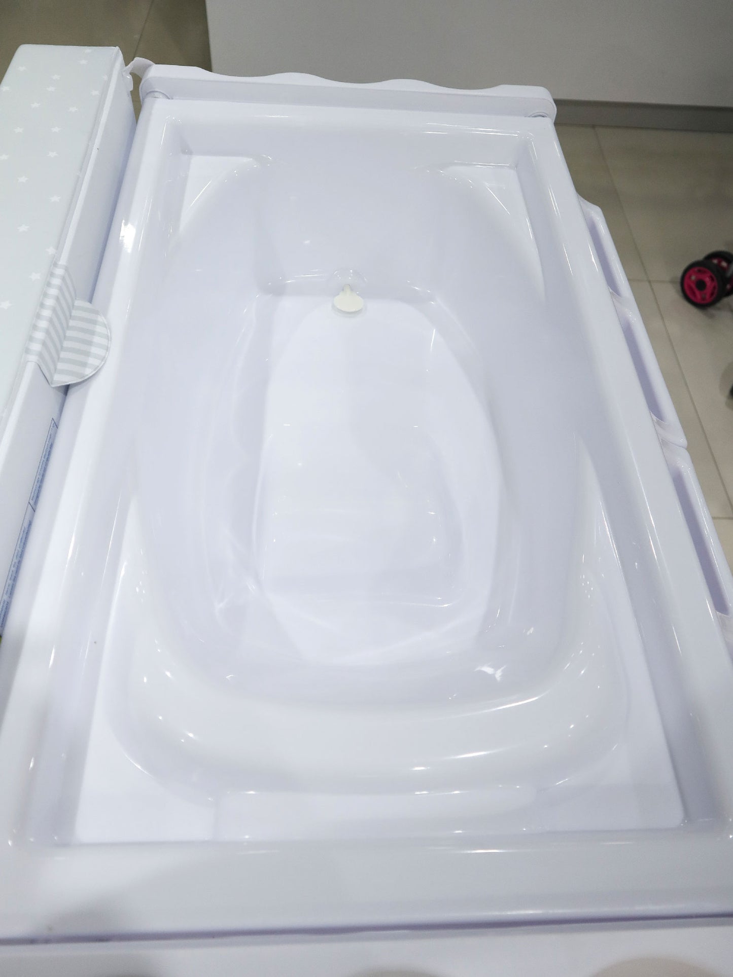 Bañera con cambiador - BTB5257